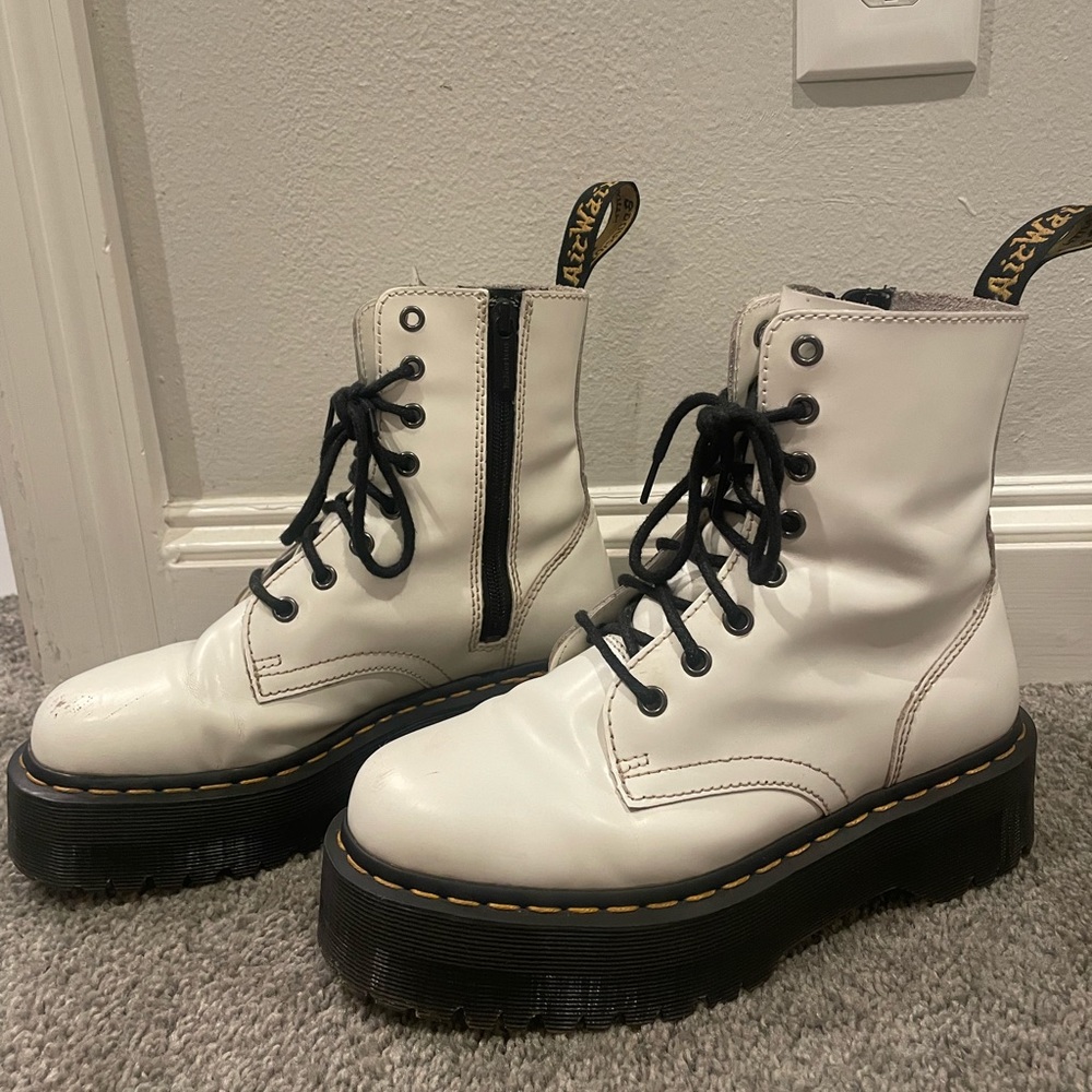 JADON BOOT SMOOTH LEATHER PLATFORMS - DR. MARTENS